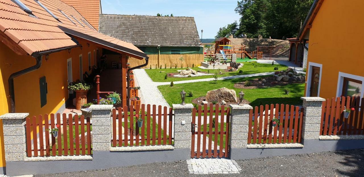 Penzion U Pepicka Netolice Exterior photo